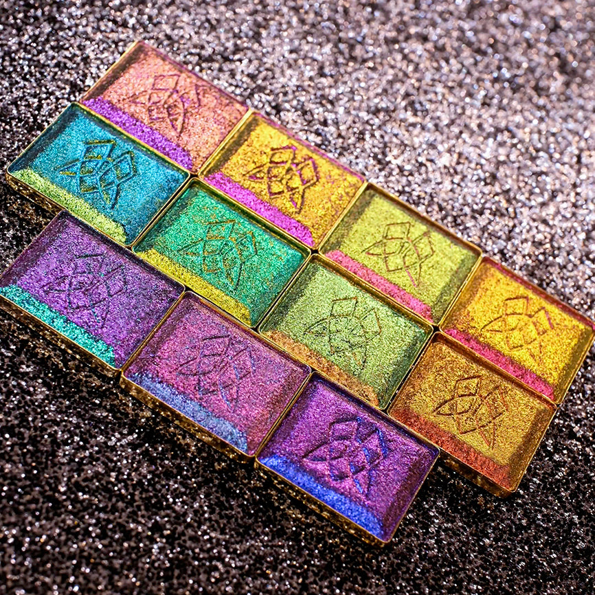 ToppertheWorldClionadhマルチクロームアイシャドウパレット On Topper the World Palette – Clionadh Cosmetics