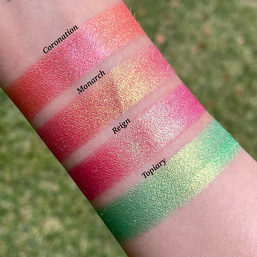 ToppertheWorldClionadhマルチクロームアイシャドウパレット On Topper the World Palette – Clionadh Cosmetics